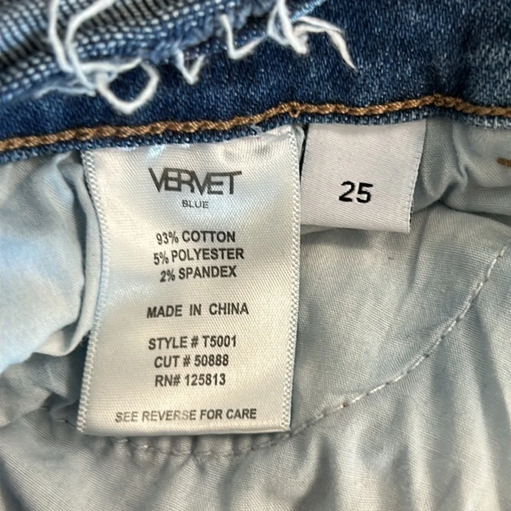 Vervet Carlene slim size 25 distressed straight leg jeans